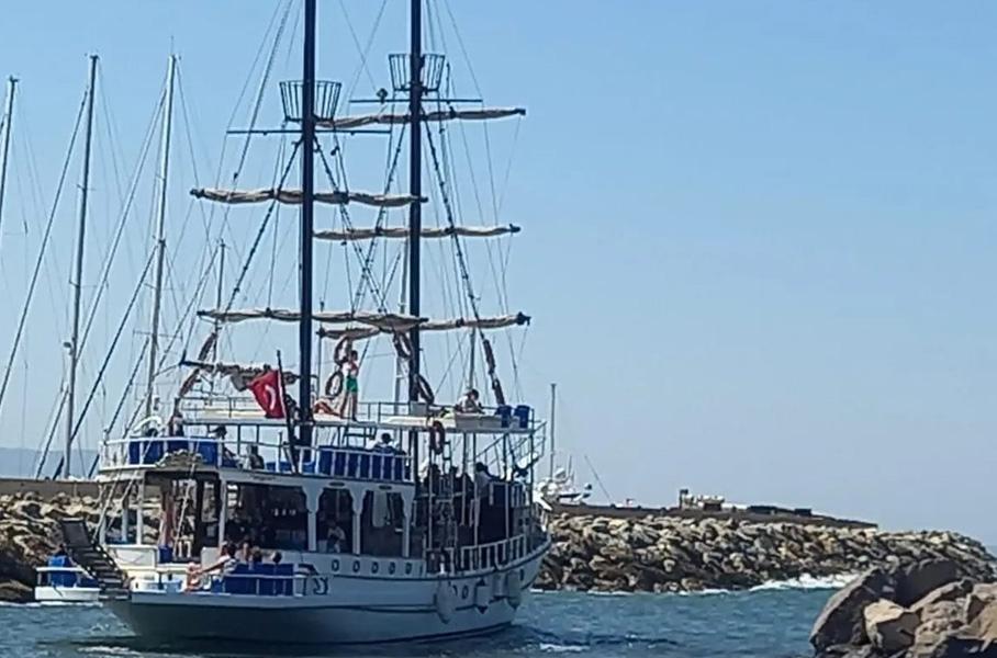 Amiral Turgutreis Gezi Teknesi