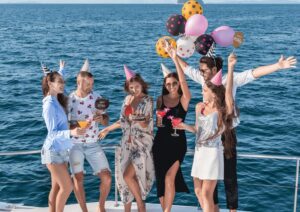 Teknede Doğum Günü Partisi